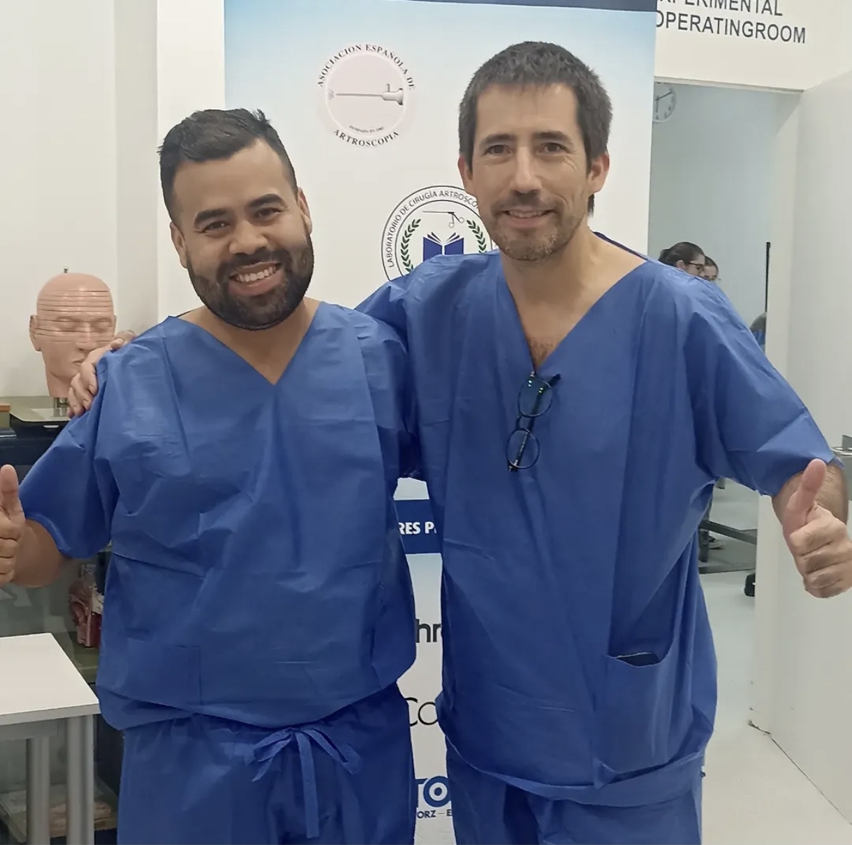 Dr. Carlos López Mata en un evento profesional